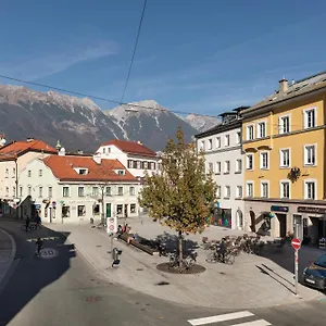 Riesiges Zentrales Mit Parkplatz , Innsbruck Österreich